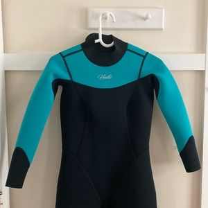 Hevto XS full body wet suit- like new condition!